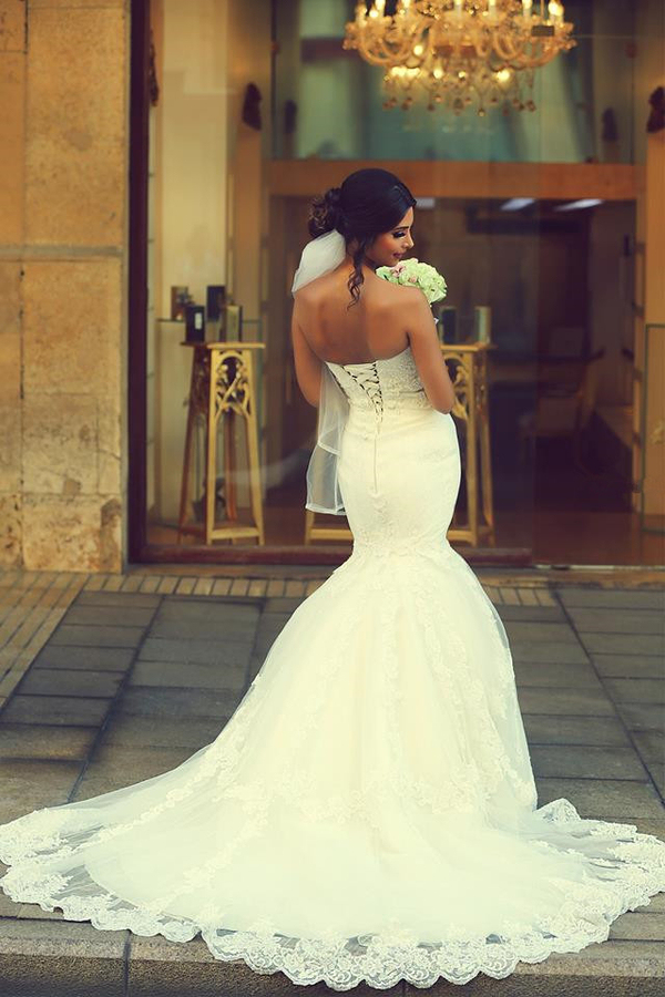 Sweetheart White Lace Sexy Mermaid Bridal Gown with Sweep Train