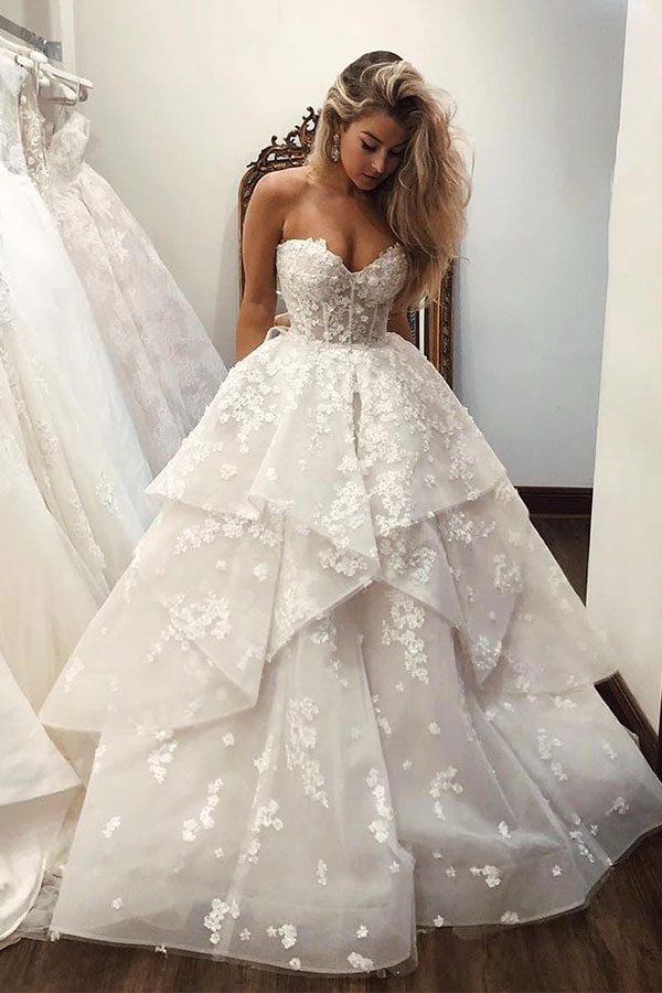 Timeless Sweetheart Tulle Ball Gown Wedding Dress with Floral Ruffles