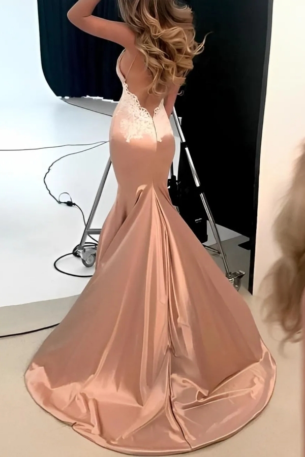 Spaghetti Straps V-Neck Bodycon Backless Bridesmaid Dresses Satin with Lace Appliques