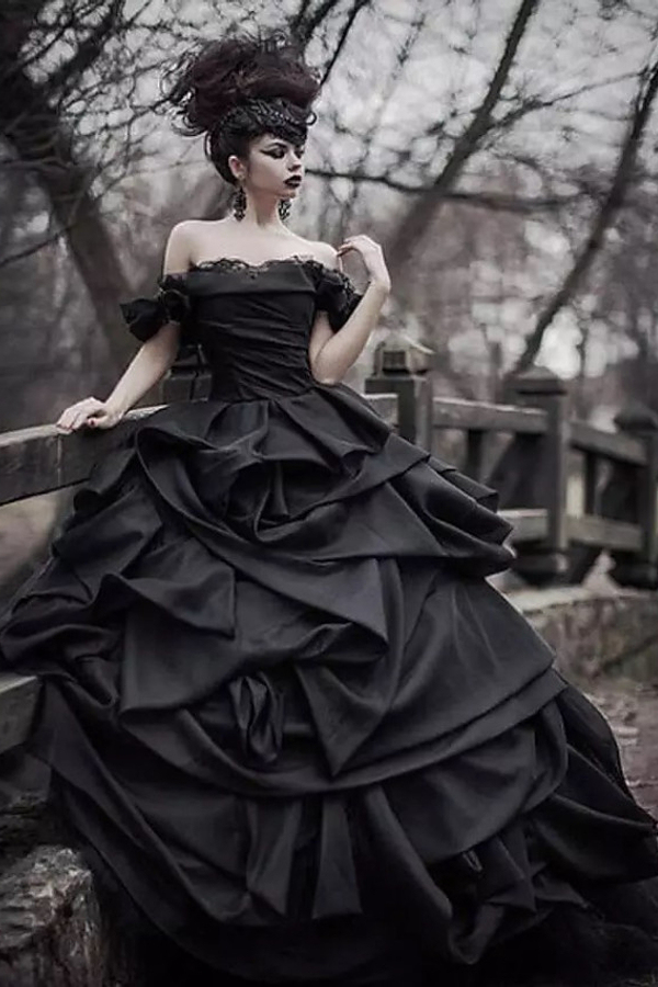 Vintage Black Princess Wedding Dress  Luxury Ruffles Bridal Gown
