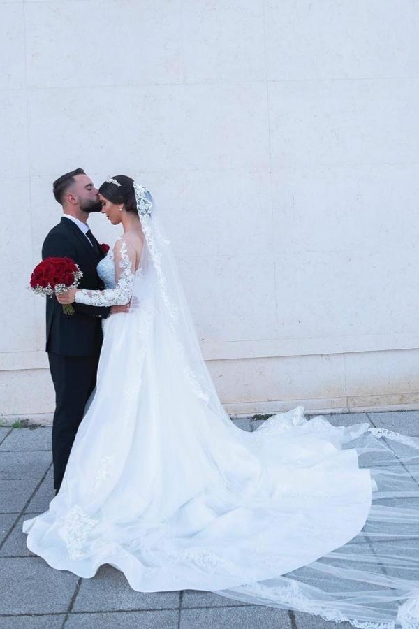 White Tulle Lace Mermaid Wedding Gown with Detachable Sweep Train