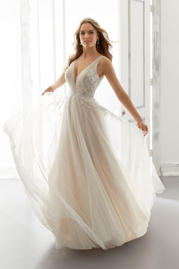 White V-Neck Backless Tulle Lace Applique Wedding Dress