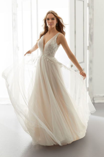 White V-Neck Backless Tulle Lace Applique Wedding Dress