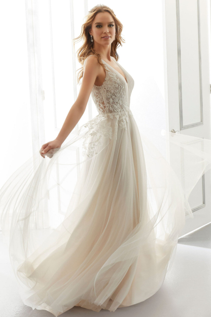 White V-Neck Backless Tulle Lace Applique Wedding Dress