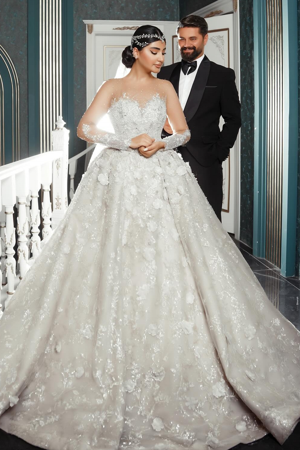 Gorgeous Long Sleeve Bridal Gowns Floral Lace Appliques Ball Gown Wedding Dresses 