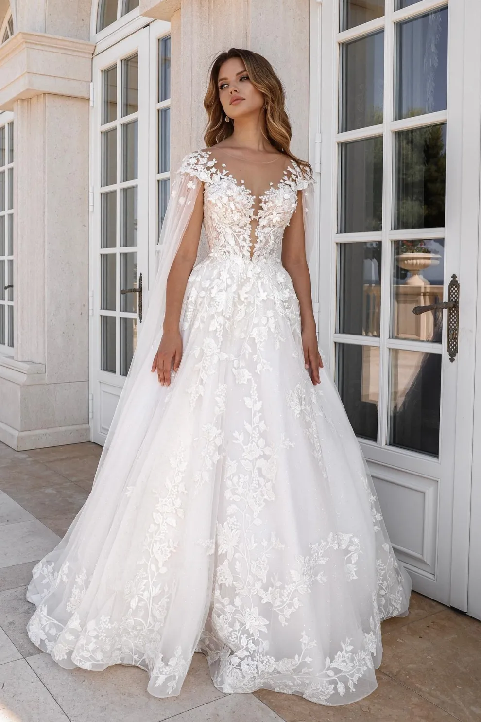 Elegant Sweetheart Appliques Tulle Lace A-Line Wedding Dresses with Cape