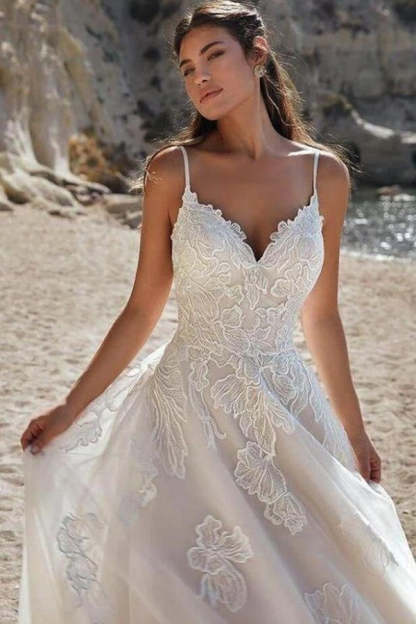 Chicloth Spaghetti-Straps Wedding Dress Sleeveless V-Neck With Appliques