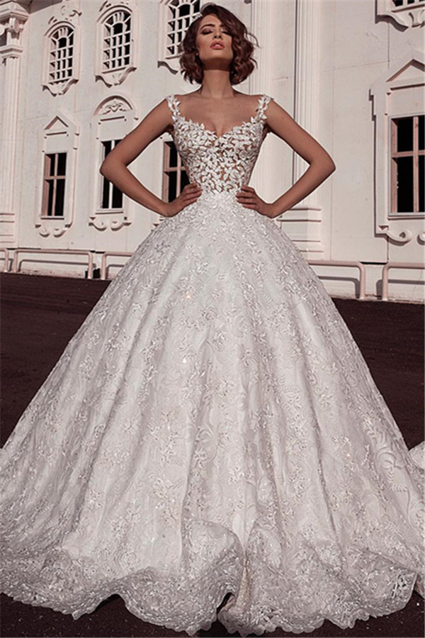 Elegant Lace Spaghetti Strap Ball Gown with Sleeveless Appliques
