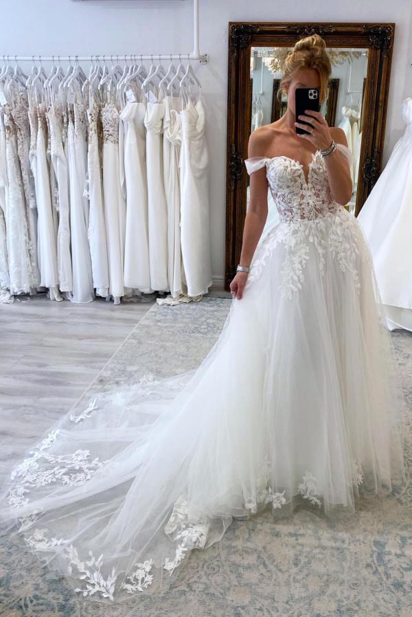 Chicloth Off-the-Shoulder Bridal Dress Tulle With Lace Appliques