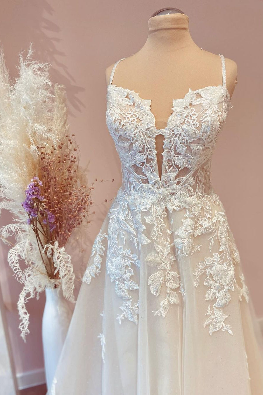 Chicloth Spaghetti-Straps Lace Appliques Lace Wedding Dress Online