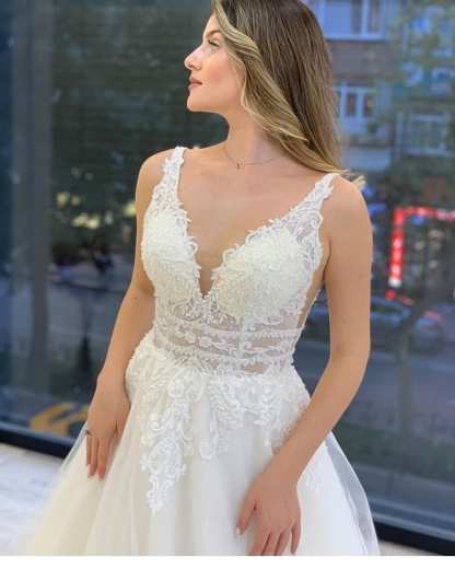 Chicloth Gorgeous V-Neck Tulle Wedding Dress Sleeveless