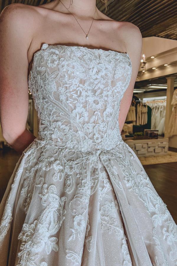 Romantic Strapless Lace Aline Wedding Dress for Women Backless Bridal Dress