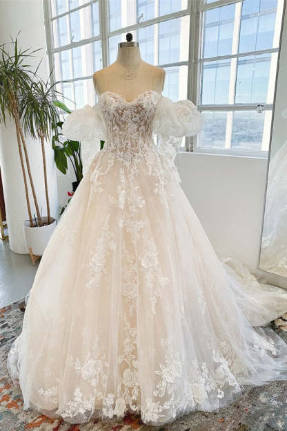 Chicloth Sweetheart A-Line Lace Wedding Dress With Appliques