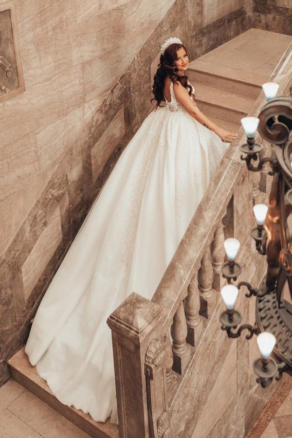 Chicloth Straps Square Ball Gown Wedding Dress Sleeveless Long