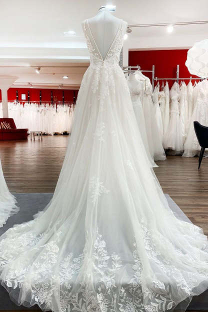 Chicloth Spaghetti Straps V Neck Tulle Ivory Lace A-Line Wedding Dresses