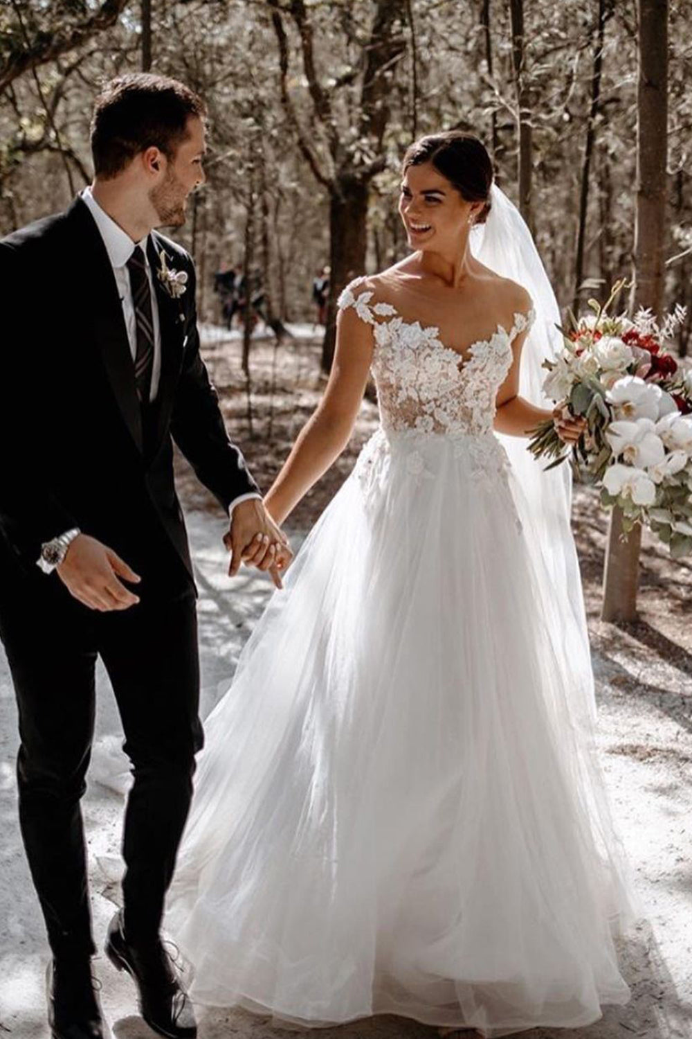 Chicloth Cap Sleeves Summer Beach Tulle Wedding Dress WIth Appliques