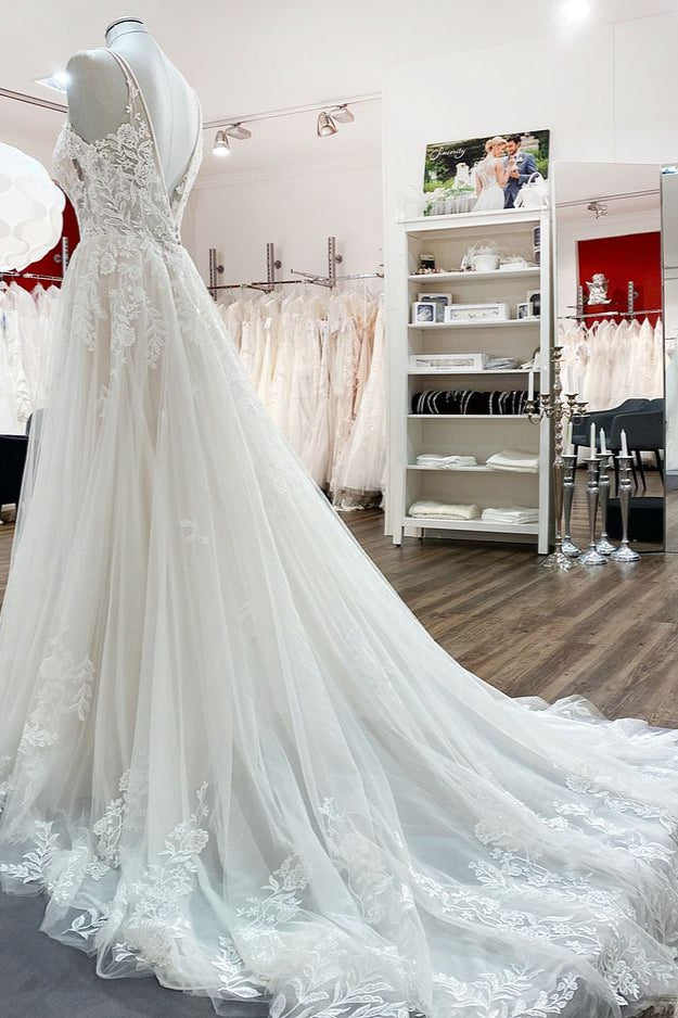 Chicloth Spaghetti Straps V Neck Tulle Ivory Lace A-Line Wedding Dresses