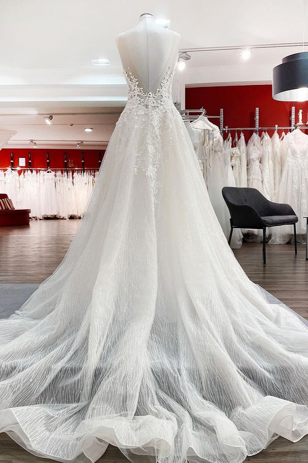 Chicloth Breath-taking Detailed Appliques Ruffles Tulle Ivory Lace Wedding Dresses Long