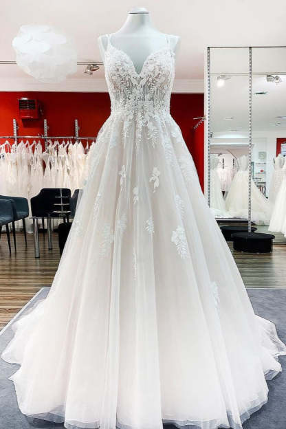 Chicloth Spaghetti Straps Tulle V Neck Ivory Ruffles Wedding Dresses With Lace