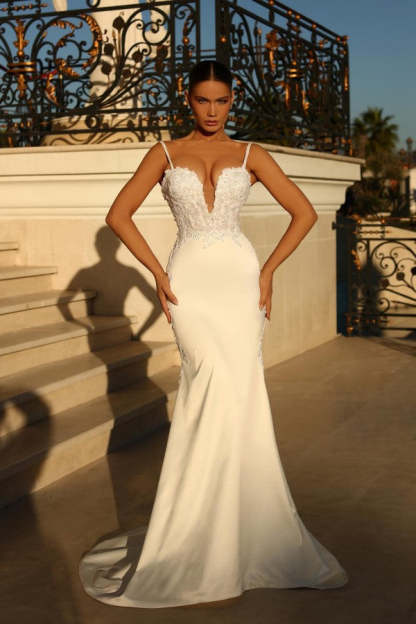 Chicloth Spaghetti-Straps Lace Wedding Dress Mermaid Sleeveless Online