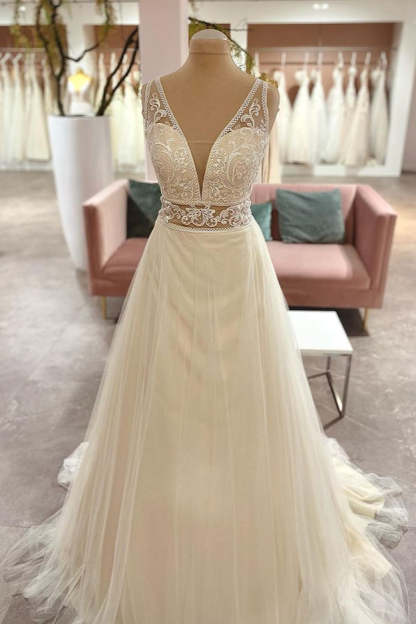 Chicloth Sleeveless V-Neck Wedding Dress Lace Tulle Bridal Gowns
