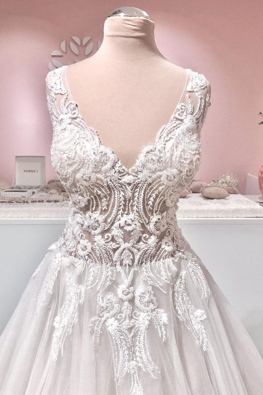 Chicloth Sleeveless Lace Appliques Wedding Dress Long With V-Neck