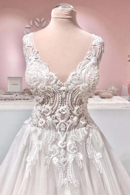 Chicloth Sleeveless Lace Appliques Wedding Dress Long With V-Neck