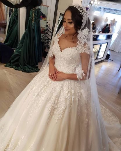 Chicloth Cap Sleeves Lace Wedding Dress Ball Gown V-Neck