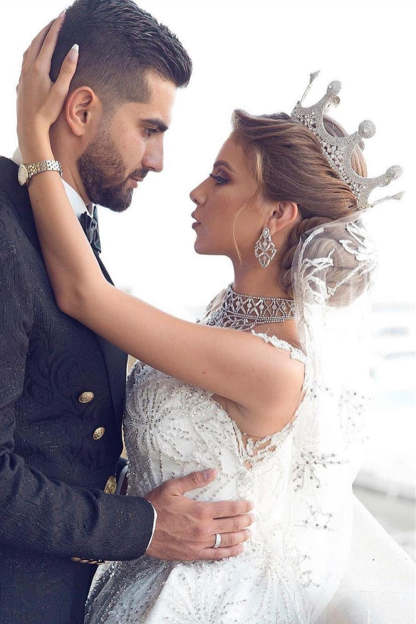 Chicloth Sleeveless Ball Gown Wedding Dress With Sequins Luxurious Bridal Gowns
