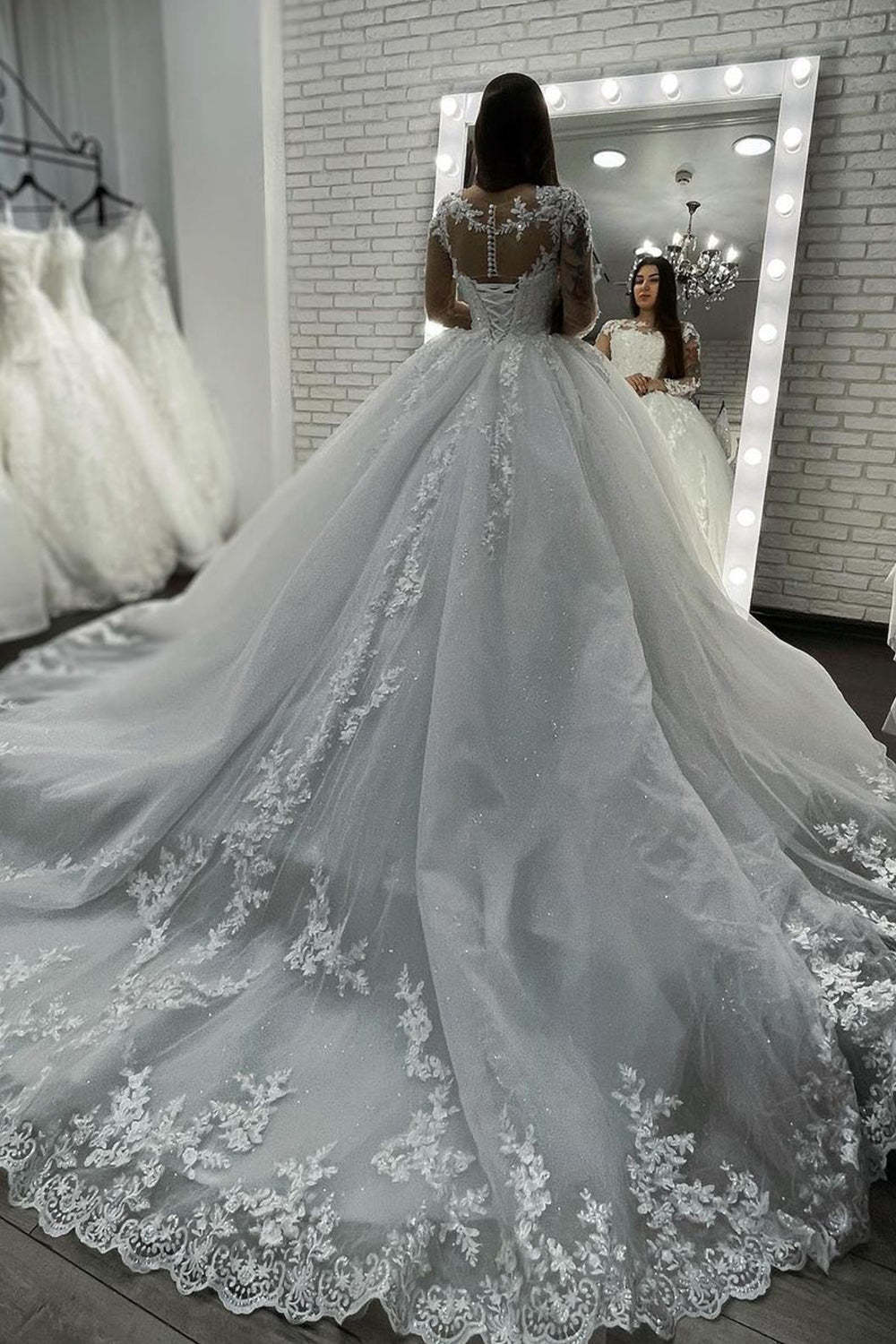 Chicloth Long Sleeves Ball Gown Bridal Dress Lace Appliques Online