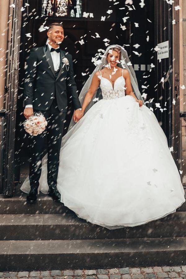 Strapless white Ball gown Princess Wedding Dress