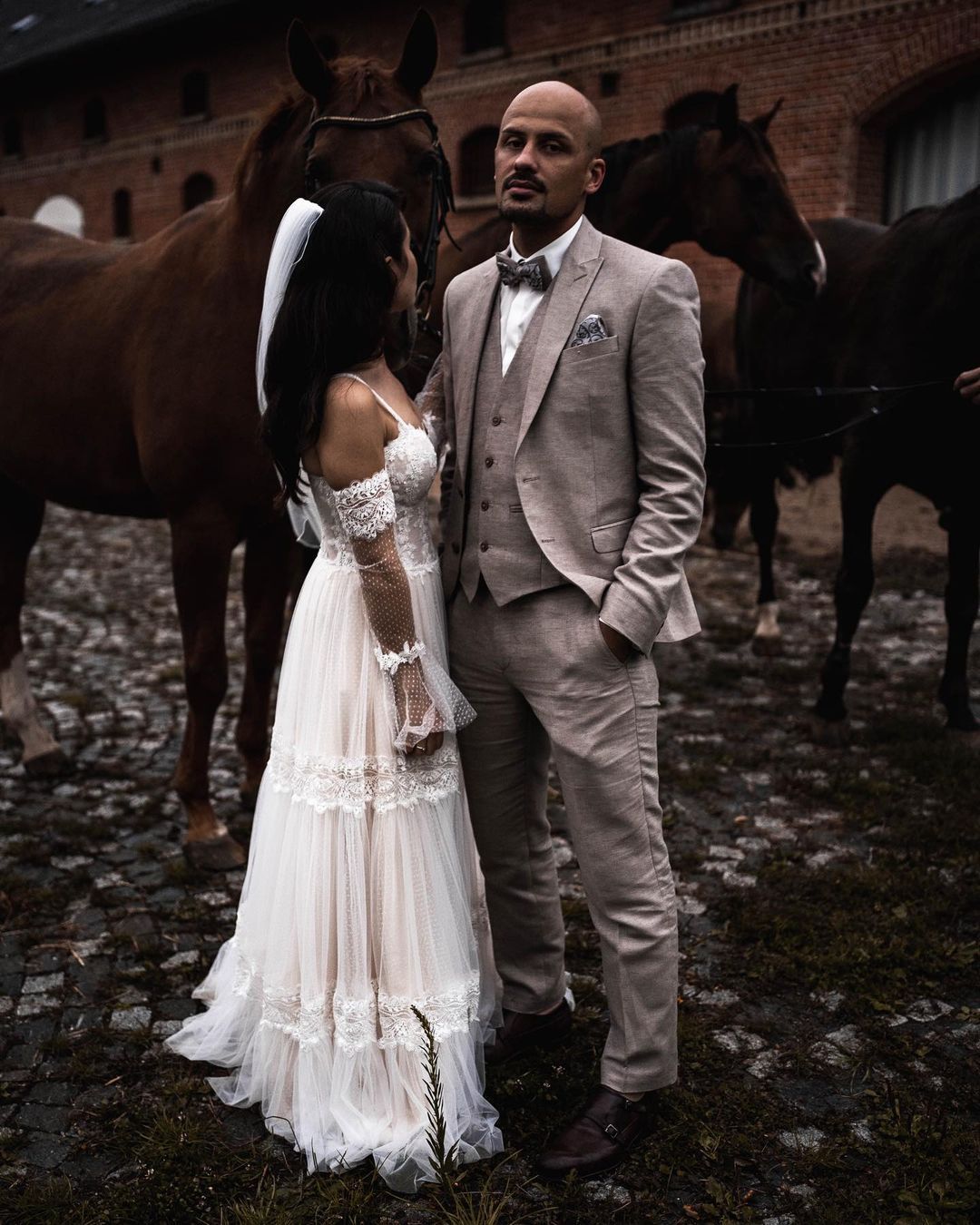 Chicloth Spaghetti-Straps V-Neck Wedding Dress Boho Lace Long