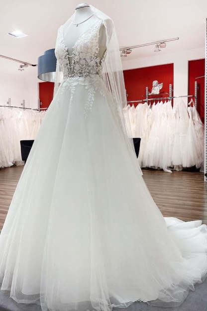 Chicloth Elegant V Neck Tulle Ivory Lace A-Line Wedding Dresses