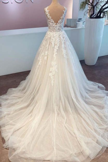 Chicloth A-Line Lace Wedding Dress Sleeveless Long Bridal Gowns