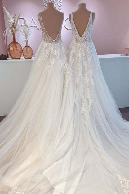 Chicloth Open Back Sleeveless Wedding Dress Tulle With Lace
