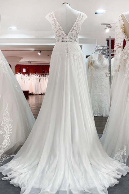 Chicloth Simple Ivory Tulle Lace A-Line Wedding Dresses