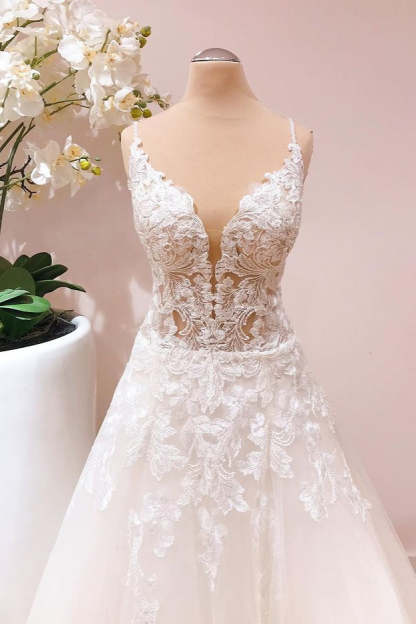 Chicloth A-Line Lace Appliques Wedding Dress Tulle Bridal Gown