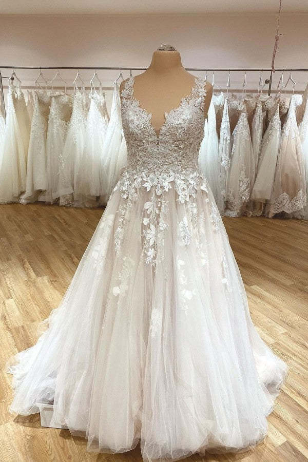Chicloth V-Neck Wedding Dress Lace Appliques Tulle Bridal Gown
