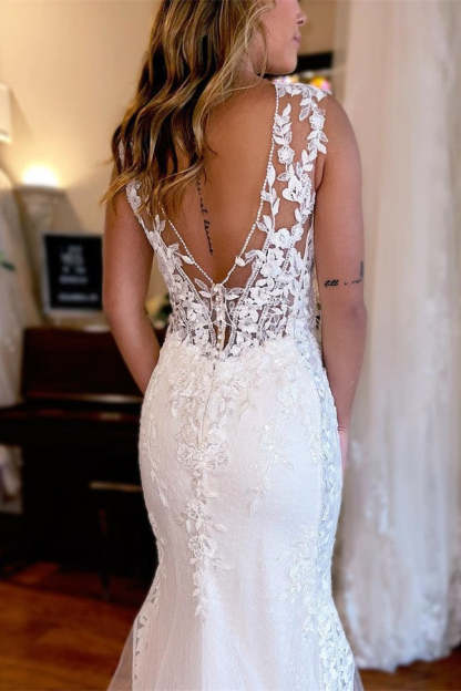 Chicloth V-Neck White Wedding Dress Mermaid With Lace Appliques