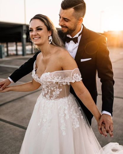 Chicloth Champagne Off-the-Shoulder Beach Wedding Dress Tulle With Appliques