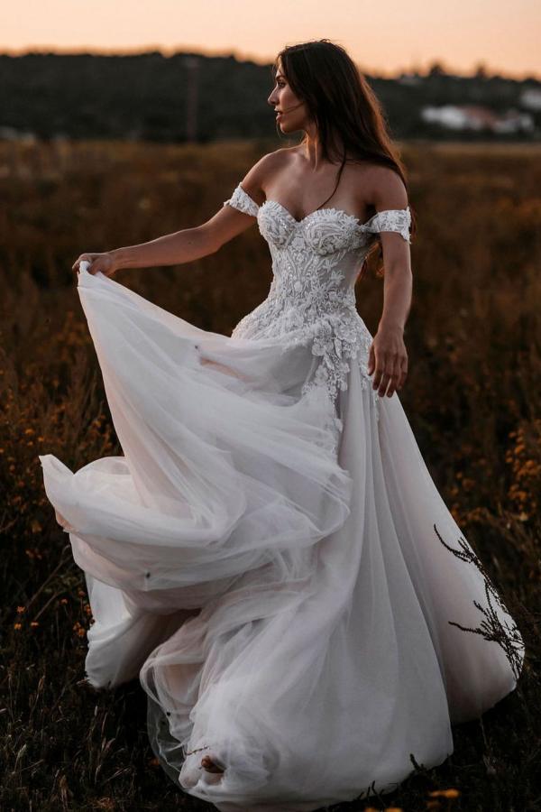 Chicloth Off-the-Shoulder Boho Wedding Dress Tulle With Lace Appliques