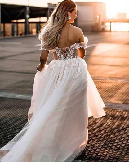 Chicloth Champagne Off-the-Shoulder Beach Wedding Dress Tulle With Appliques