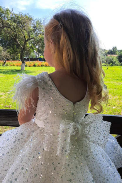 Scoop Neck Feather Tulle Sequins Flower Girl Dress Beadings Girls Ball Gown with Bow