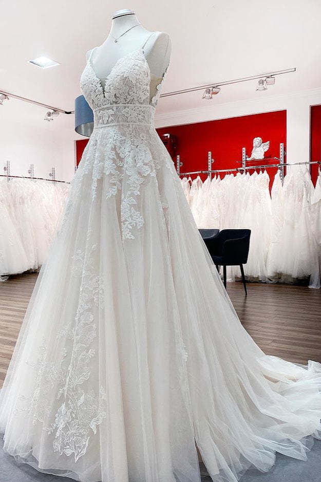 Chicloth Sleeveless Tulle V Neck Ruffles Wedding Dresses With Lace