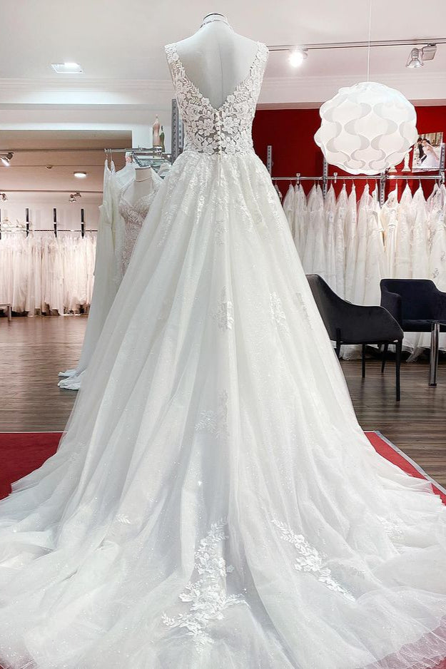 Chicloth Eye-taking V Neck Tulle Lace White Ruffles Wedding Dresses Long