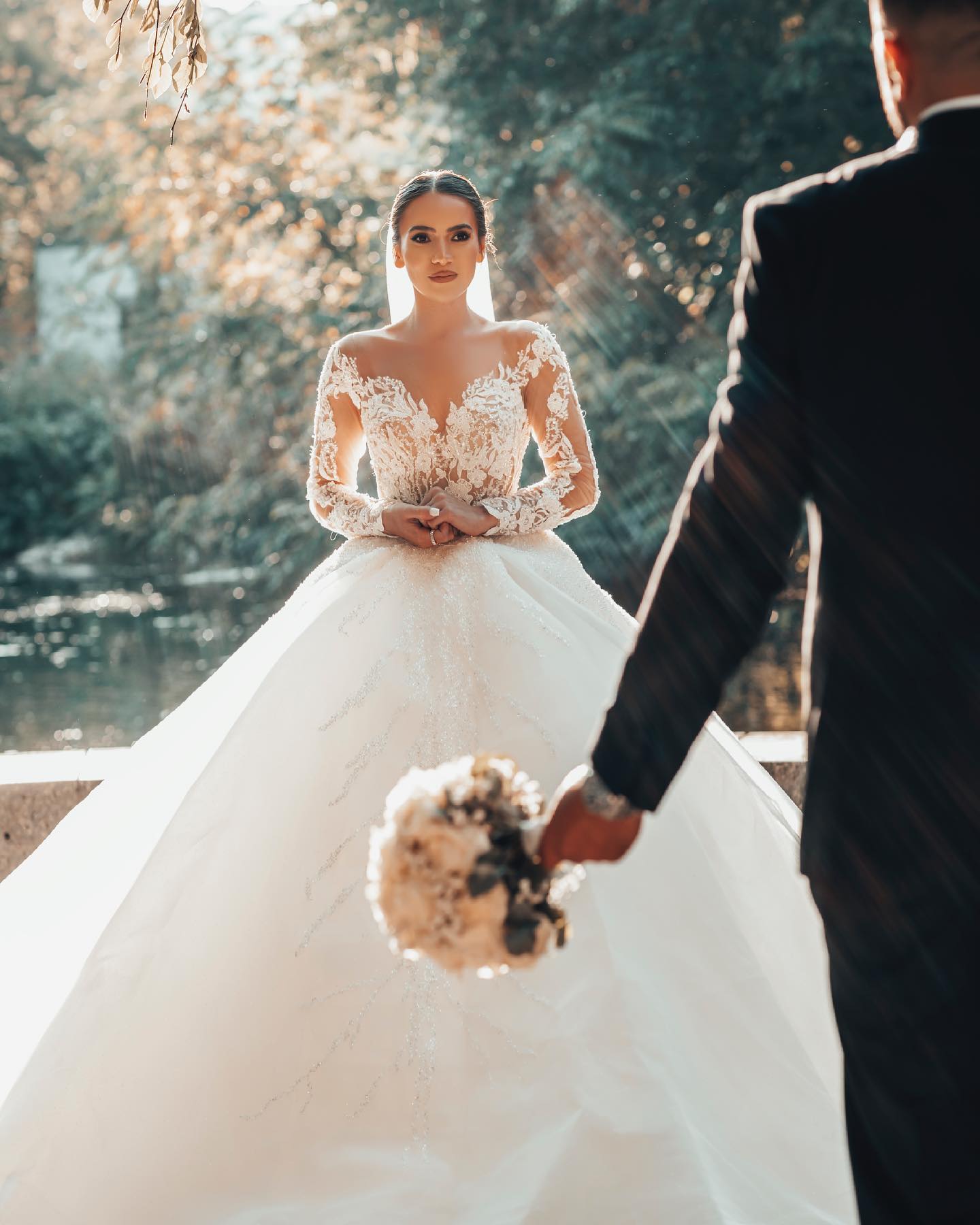 Chicloth Long Sleeves Ball Gown Wedding Dress V-Neck Tulle With Lace Beads