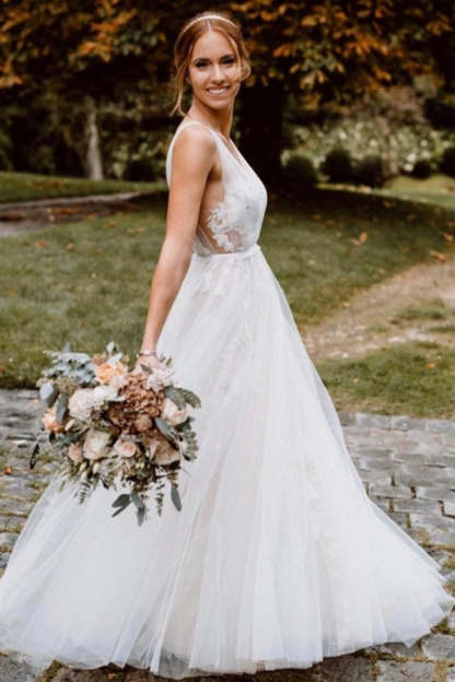 Chicloth V-Neck Tulle Wedding Dress Appliques Sleeveless Online