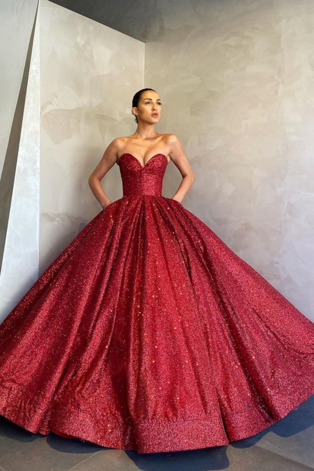 Charming Sweetheart A-line Prom Dress Burgundy Glitter Evening Gown