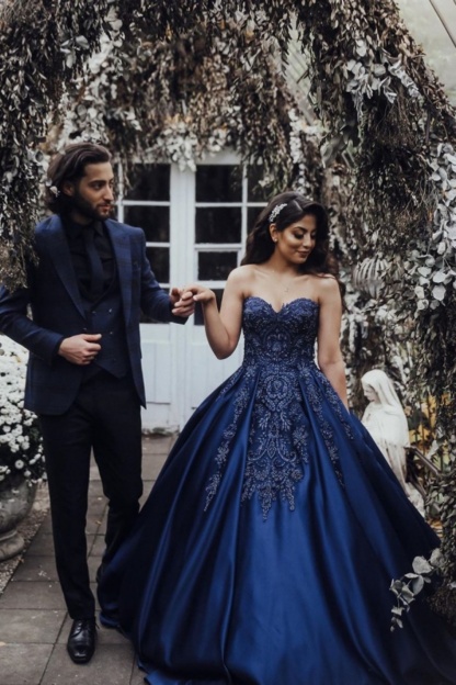 Charming Sweetheart Sleeveless Lace Appliques Navy Blue Wedding Party Gown