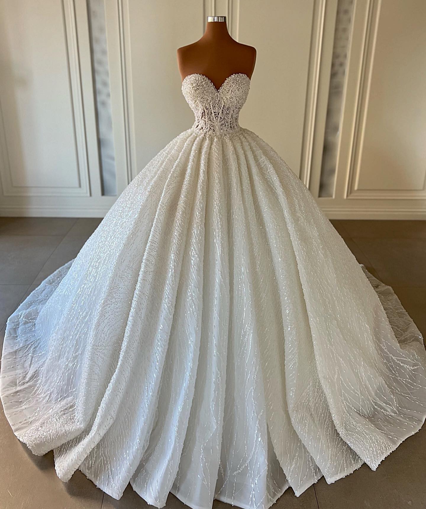 Chicloth Sweetheart Ball Gown Wedding Dress Lace With Pearls